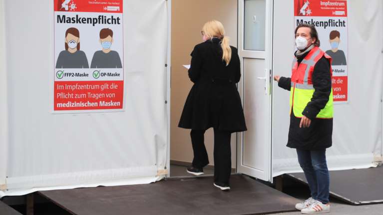 Γέμισαν τα νοσοκομεία στην Ολλανδία: Στέλνουν ασθενείς με κορονοϊό στη Γερμανία