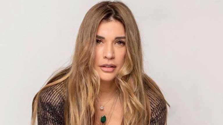 Έρρικα Πρεζεράκου: Δείχνει το ακρωτηριασμένο χέρι της με τα τέσσερα δάχτυλα [Εικόνα]