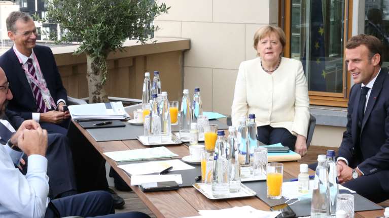 Έντονο παρασκήνιο στη Σύνοδο Κορυφής: Καθυστερεί η επίσημη έναρξη - "Να μην εμφανιστούμε διχασμένοι ή αδύναμοι", δήλωσε ο Κυριάκος Μητσοτάκης