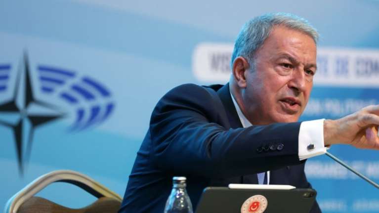 Εκνευρισμένος και προκλητικός ο Ακάρ για τη συνάντηση Μητσοτάκη - Μακρόν: &quot;Είστε ψεύτες και υποκριτές&quot;