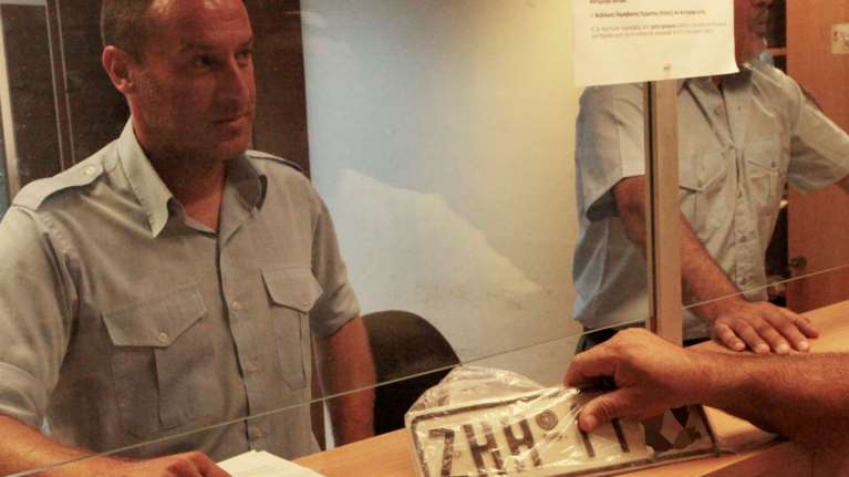 Κατάθεση πινακίδων ΙΧ: Στις 28 Φεβρουαρίου λήγει η προθεσμία - Αναλυτικές οδηγίες της ΑΑΔΕ