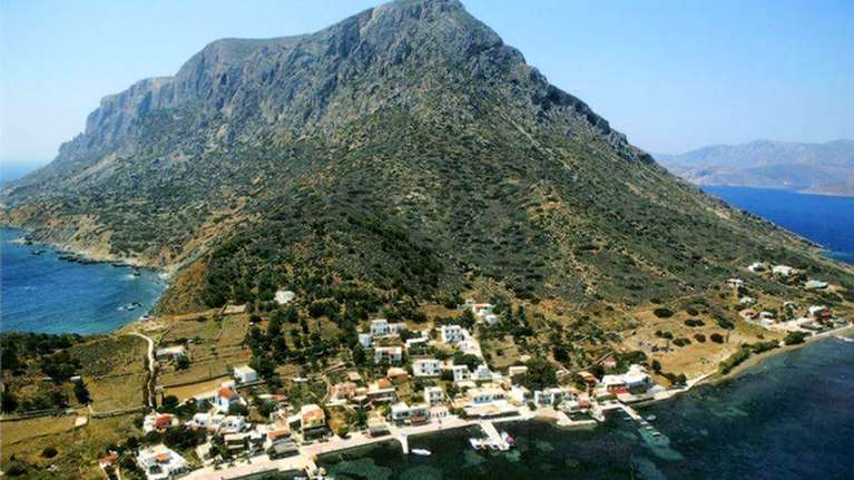 Τέλενδος: Σκοτώθηκε Δανός τουρίστας που έπεσε σε χαράδρα