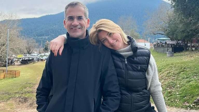 Σία Κοσιώνη: Αποχαιρέτησε το 2023 αγκαλιά με τον Κώστα Μπακογιάννη στο Καρπενήσι [Εικόνα]