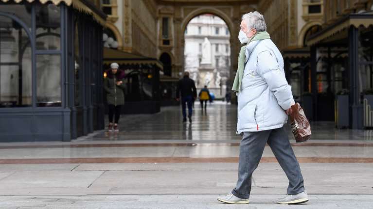 Κορονοϊός: Οι Ιταλοί απαγορεύουν ακόμη και τον περίπατο και το τζόγκινγκ