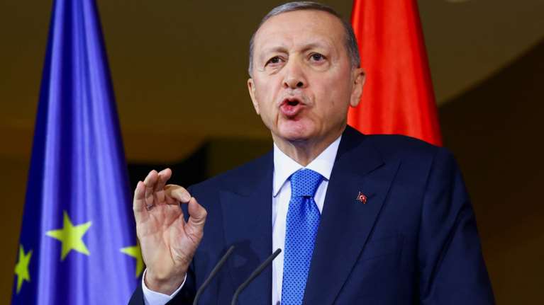 Τουρκία: Ο Ερντογάν υπέγραψε το πρωτόκολλο ένταξης της Σουηδίας στο ΝΑΤΟ