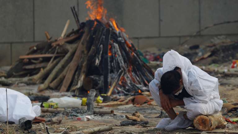 Ινδία - Σοκ από το νέο τραγικό ρεκόρ: 1,5 εκατ. κρούσματα κορονοϊού σε μία εβδομάδα