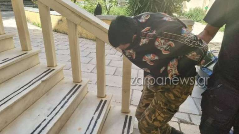 Έγκλημα στα Χανιά: Ομολόγησε ο 27χρονος που σκότωσε με μεταλλικό ραβδί και έκαψε τον άστεγο [εικόνες - βίντεο]