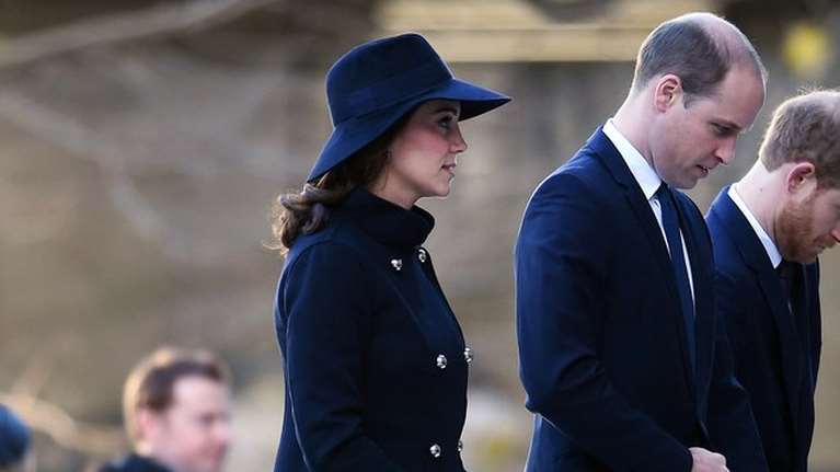 Η γραμμή του αίματος: Ο &quot;ριγμένος&quot; πρίγκιπας Χάρι και οι σκληροί κανόνες της οικογένειας