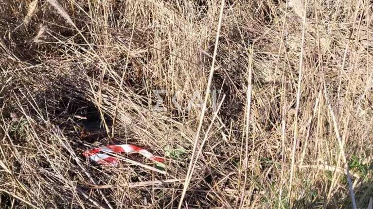 Μεσολόγγι: Σε αυτό το σημείο με τα ξερά χόρτα βρέθηκε η σορός του Μπάμπη - Ψάχνουν το κινητό και το όπλο του