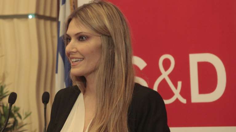 Εύα Καϊλή: "Ουδέποτε πήρε μίζες από τις αποζημιώσεις των συνεργατών της" - Διαψεύδει ο Δημητρακόπουλος το Politico
