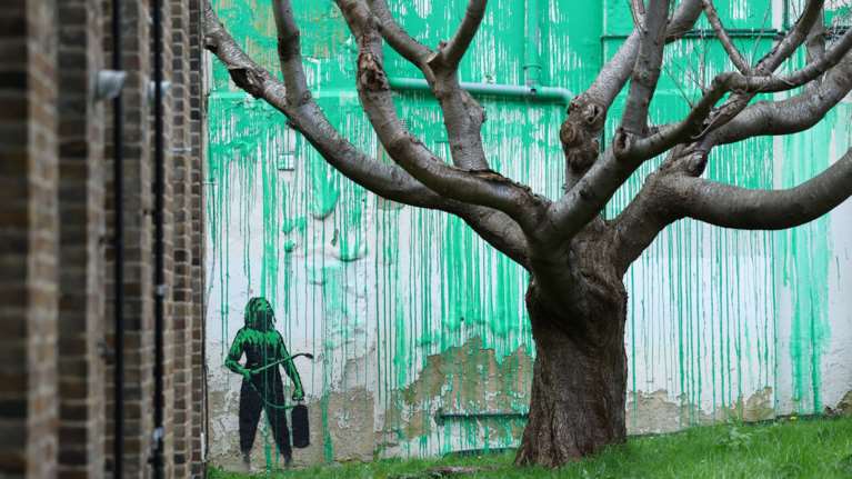 Banksy: Άγνωστοι βανδάλισαν την τοιχογραφία του στο βόρειο Λονδίνο