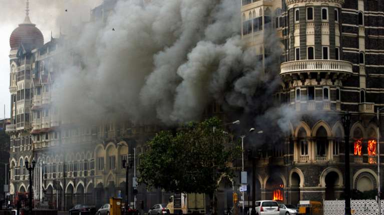 Μακελειό στο Χρηματιστήριο του Καράτσι - Ενοπλη επίθεση με νεκρούς και τραυματίες [σκληρές εικόνες]