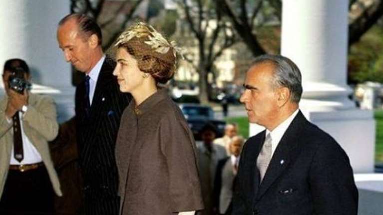 Όταν η Αμαλία Μεγαπάνου έκλεψε την παράσταση από την Τζάκι Κένεντι- Η επίσκεψη Καραμανλή στην Ουάσινγκτον