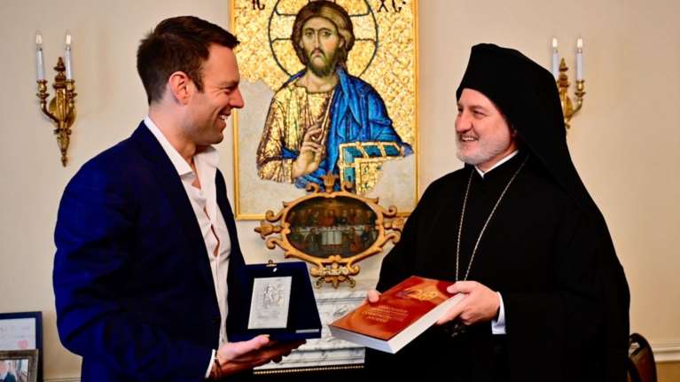 Η απίθανη ατάκα Κασσελάκη στον Ελπιδοφόρο: Όταν με βάφτισε ο Αγιος Τσαλίκης, είπε ότι θα γίνω ή παπάς ή πολύ σπουδαίος