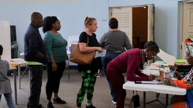 Εκλογές ΗΠΑ 2024- Τι δείχνουν τα πρώτα exit poll: Το 51% εμπιστεύεται περισσότερο τον Τραμπ στην Οικονομία