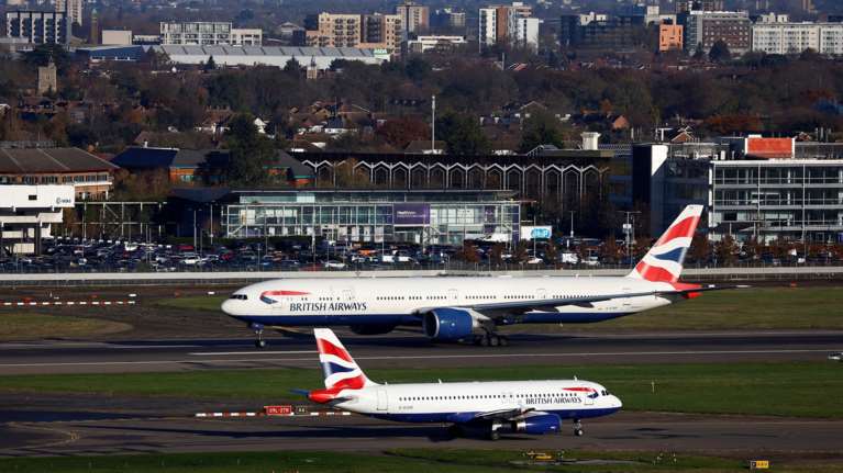 Ηνωμένο Βασίλειο: Μόνο με ηλεκτρονική ταξιδιωτική άδεια ή e-visa η είσοδος από το 2025
