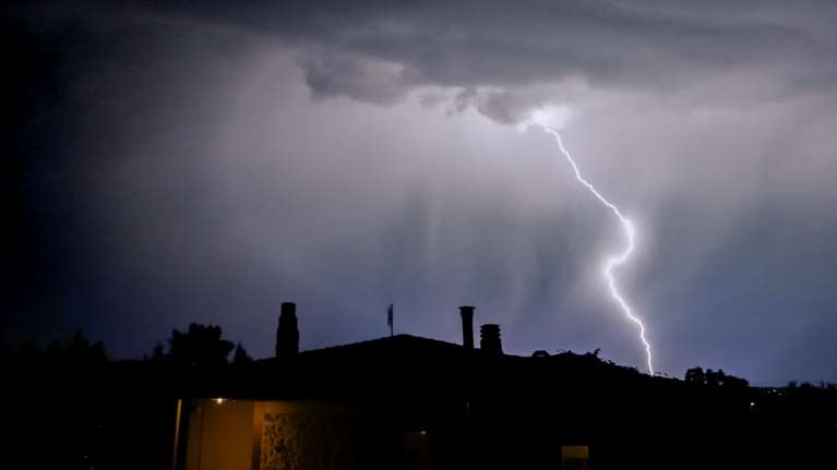 Επέλαση της κακοκαιρίας Alexandros: Μήνυμα από το 112 σε πολλές περιοχές της χώρας- "Αποφύγετε τις μετακινήσεις"- Πώς εξελίσσεται