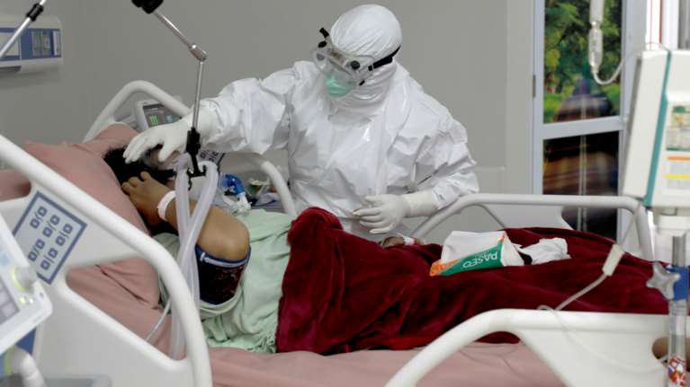 Κορονοϊός: Συναγερμός για τον δείκτη θετικότητας που εκτινάχθηκε στο 6,56% - Γεμάτες ΜΕΘ χωρίς διαθέσιμες κλίνες