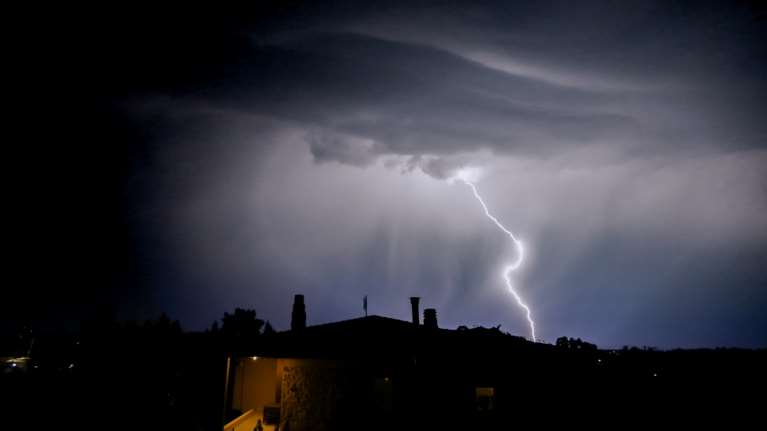 Καιρός: &quot;Λίγο προσοχή από Σάμο και έως Ρόδο μέχρι τα ξημερώματα&quot; προειδοποιεί ο Θοδωρής Κολυδάς