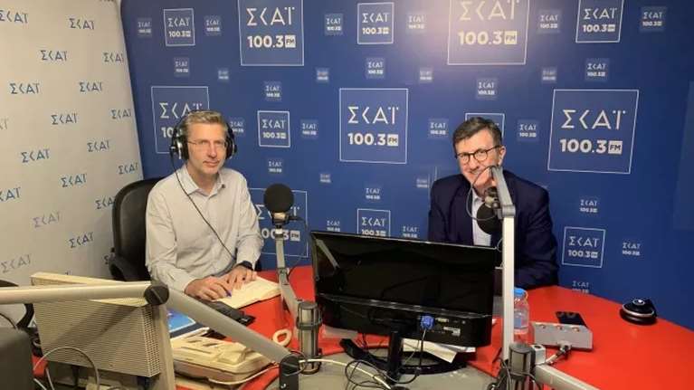 Έμμεση απάντηση Σκέρτσου στις αιχμές Δένδια: Αύξηση τουριστικών ροών κατά 37% σε σχέση με πέρυσι