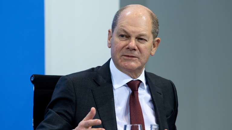 Γερμανία: Υπέρ του υποχρεωτικού εμβολιασμού των ενηλίκων ο καγκελάριος Όλαφ Σολτς