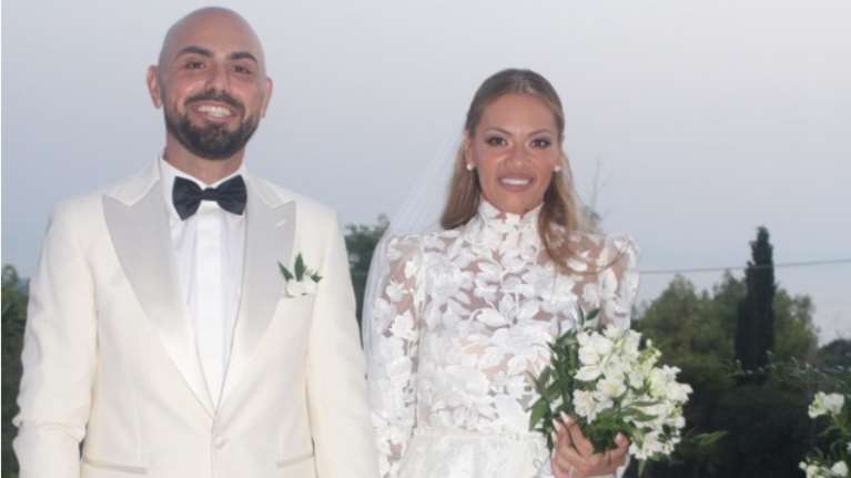 Παντρεύτηκε η Βιβή Τσιάμη: Το άλμπουμ του γάμου της με τον Κώστα Παπακωνσταντίνου [εικόνες]