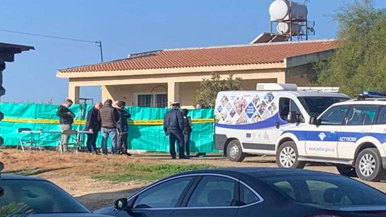 Αγριο φονικό στην Κύπρο: Συνελήφθη ο άνδρας που σκότωσε σύζυγο και παιδί - Επιτέθηκε στους αστυνομικούς
