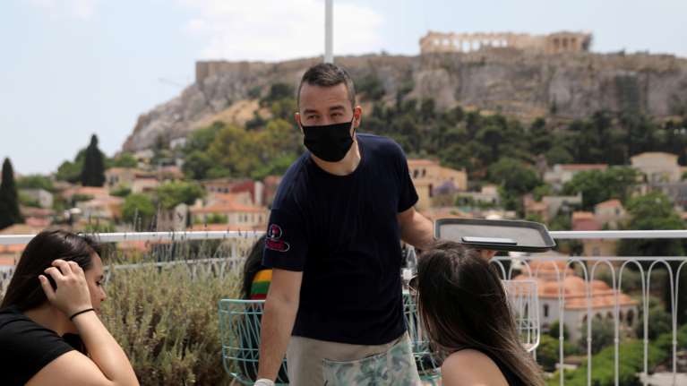 Κορονοϊός: Πώς θα εξελιχθεί η πανδημία τον χειμώνα του 2020 -Τα σενάρια για το 2021