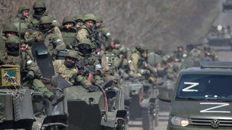 &quot;Ώρα μηδέν&quot; για τη Μαριούπολη: Εξέπνευσε το τελεσίγραφο Πούτιν - Για &quot;επιχείρηση ρώσων αλεξιπτωτιστών&quot; μιλά το Κίεβο