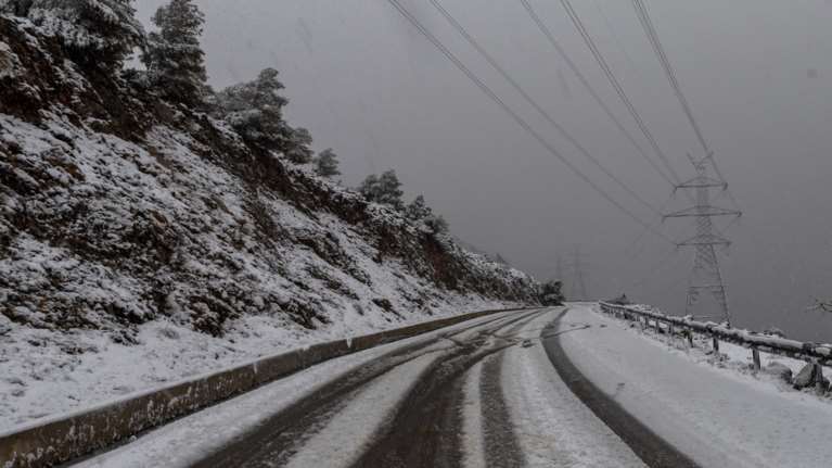 Κακοκαιρία στη χώρα: Σε ποια περιοχή της Εύβοιας το χιόνι ξεπέρασε το μισό μέτρο [εικόνες - βίντεο]