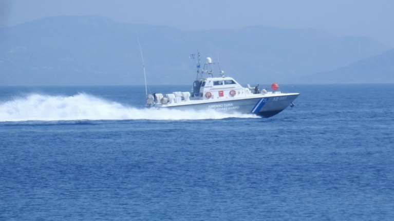 Τραγωδία στη Ρόδο: Ένας νεκρός σε ναυάγιο σκάφους με πρόσφυγες