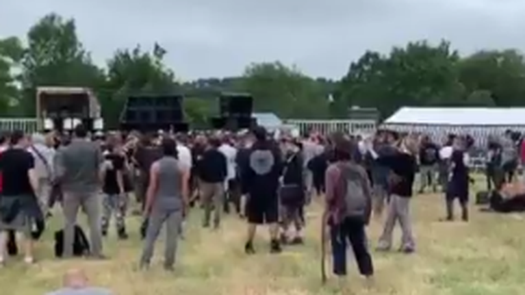 Γαλλία: Άγρια επεισόδια σε παράνομο ρέιβ πάρτι με 6 τραυματίες - Νεαρός έχασε το χέρι του από τις συμπλοκές