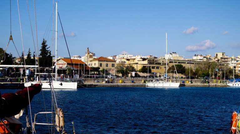 Λαύριο: Κρουαζιερόπλοιο με 1.020 επιβάτες προσέκρουσε στην προβλήτα του λιμανιού