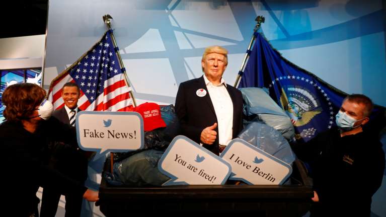 Το &quot;Μαντάμ Τισό&quot; του Βερολίνου πέταξε στα σκουπίδια το κέρινο ομοίωμα του Ντόναλντ Τραμπ