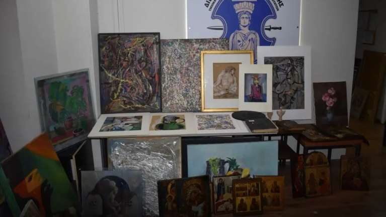Εξαρθρώθηκε εγκληματική οργάνωση με πλαστούς πίνακες Πικάσο, Πόλοκ, Τσαρούχη