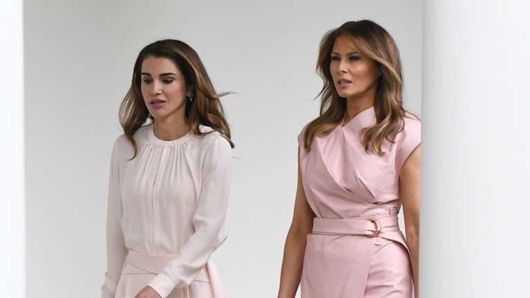 Απρόσμενη κοινή εμφάνιση για τη βασίλισσα Ράνια της Ιορδανίας και τη Μελάνια Τραμπ