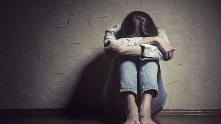 Κυψέλη: Πώς απέδρασε η 22χρονη από τη &quot;φυλακή&quot; που την έκλεισαν πατέρας και αδελφός - Τι εξετάζουν οι Αρχές