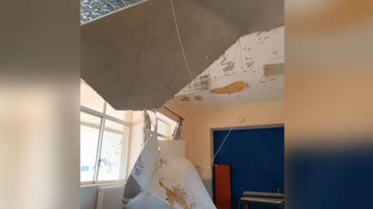 Έπεσε το ταβάνι σε σχολείο στα Φιλιατρά - Είχαν γίνει εργασίες στο κτίριο το Πάσχα [βίντεο]