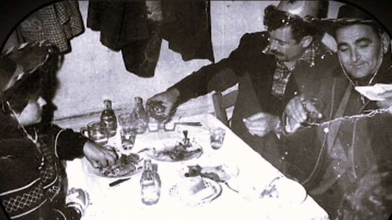 Τσικνοπέμπτη, το "μαύρο πρόβατο" της Αποκριάς: Πότε πρωτοεμφανίστηκε, οι πλακιώτικες ταβέρνες και η ιστορία από την τουρκοκρατία