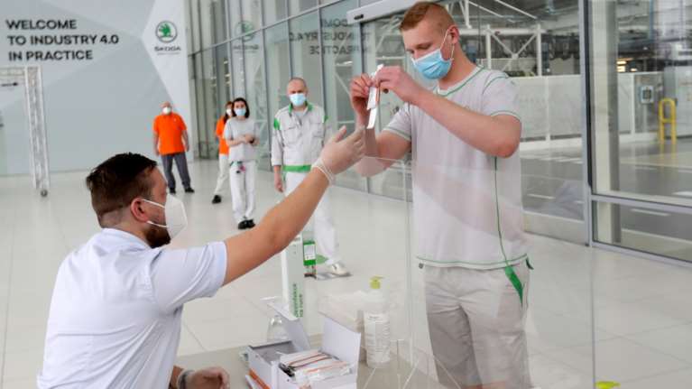 Πιερρακάκης: Δεν θα είναι υποχρεωτικό να δηλώσουν οι πολίτες το αποτέλεσμα του self test