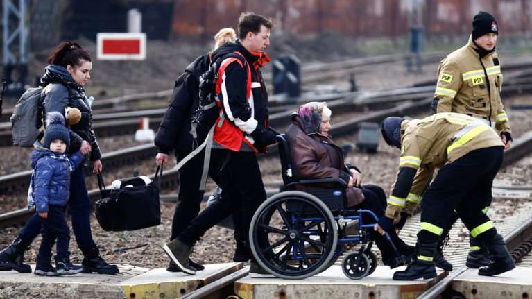Ουκρανία: Κατάπαυση πυρός στη Μαριούπολη - Νέα προσπάθεια να φύγουν οι άμαχοι - Οι Ρώσοι έπληξαν αεροπορική βάση