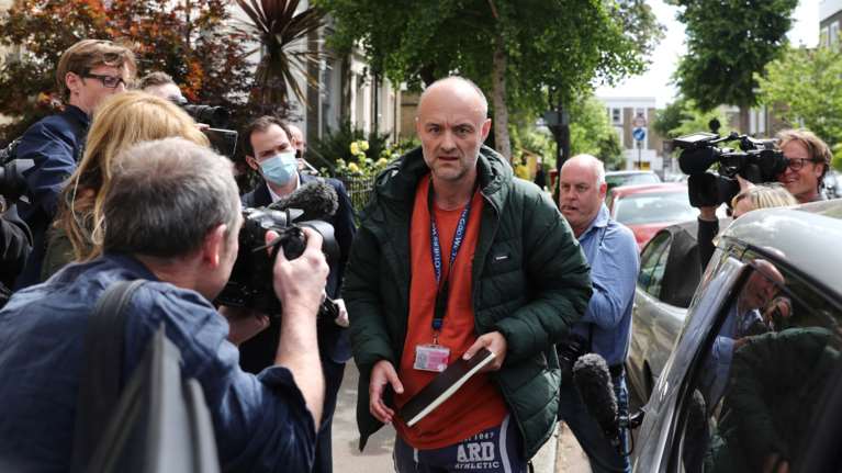 Βρετανία: &quot;Ελάσσονος σημασίας&quot; η παραβίαση της καραντίνας από τον Κάμινγκς