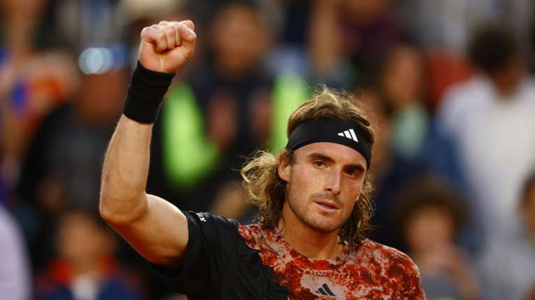 Στέφανος Τσιτσιπάς: Ακάθεκτος στον 4ο γύρο του Roland Garros - 3-0 σετ τον Σβάρτσμαν