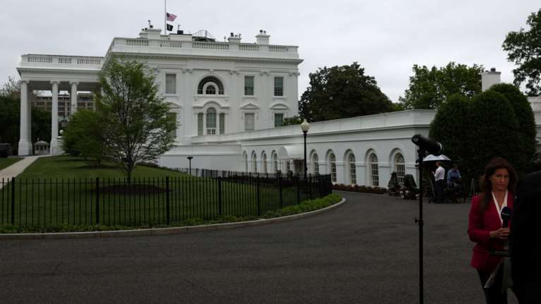 Λευκός Οίκος: &quot;Η αμερικανική βοήθεια στην Ουκρανία έχει σταματήσει&quot;