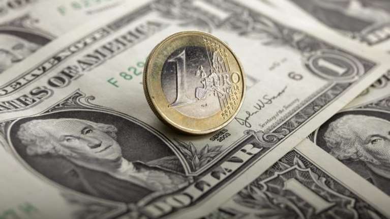 Σε χαμηλό 20 ετών η ισοτιμία του ευρώ έναντι του δολαρίου - Από τον Δεκέμβρη του 2002