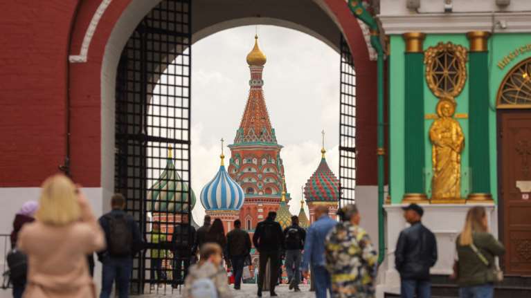 Ο Πούτιν απαγορεύει με νόμο την &quot;προπαγάνδα υπέρ των ΛΟΑΤΚΙ&quot; και μεταξύ ενηλίκων