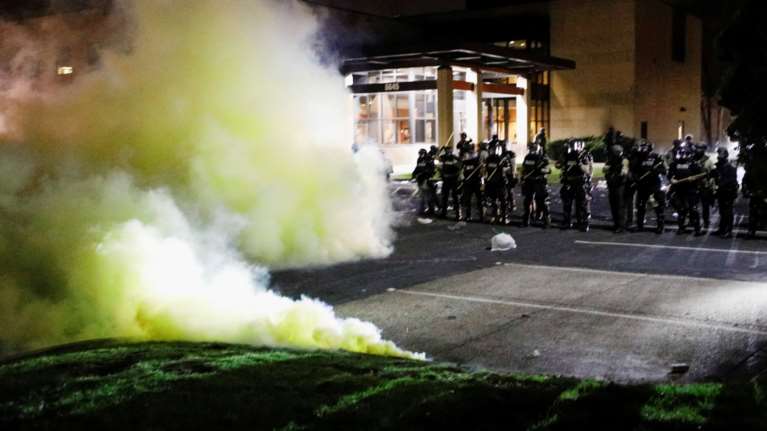 Νέος θάνατος Αφροαμερικανού στη Μινεάπολη: &quot;Η αστυνομικός μπέρδεψε το τέιζερ με το όπλο&quot; λέει ο αρχηγός της αστυνομίας