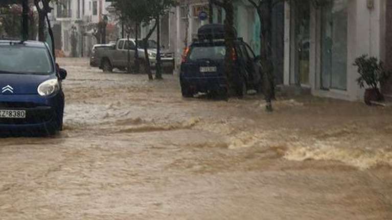 "Βούλιαξε" η Σκιάθος από τη σφοδρή κακοκαιρία - Σε κατάσταση έκτακτης ανάγκης Μαγνησία και Σποράδες [βίντεο - εικόνες]