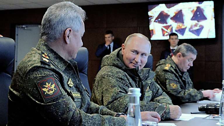 Ρωσία: Εκεχειρία 36 ωρών ανακοίνωσε ο Πούτιν για τα Χριστούγεννα - &quot;Υποκρισία&quot; απαντάνε οι Ουκρανοί