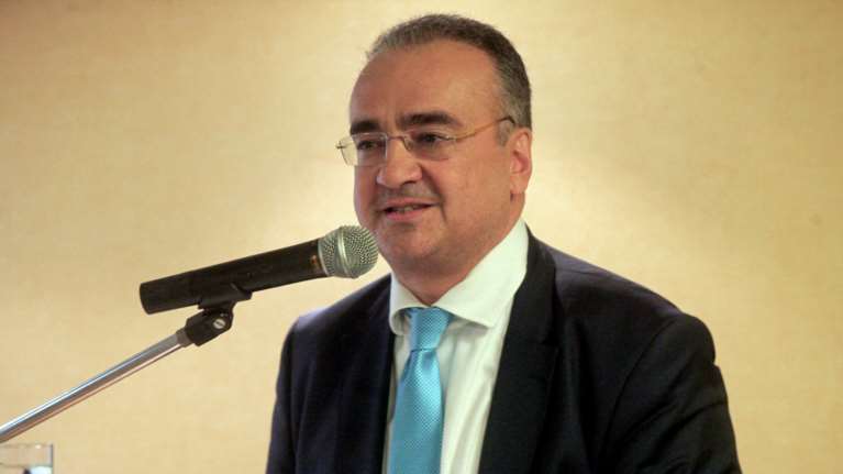 Ο Βερβεσός τα έβαλε με τον Χατζηδάκη: Δεν έχει δικηγορήσει μία ημέρα στη ζωή του, δεν ξέρει πού είναι τα δικαστήρια